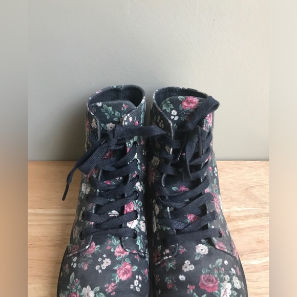 Dr. Martens Hackney Floral Flowers Lace Up Ankle Canvas Boots Womens Size: US 7 - Picture 7 of 10